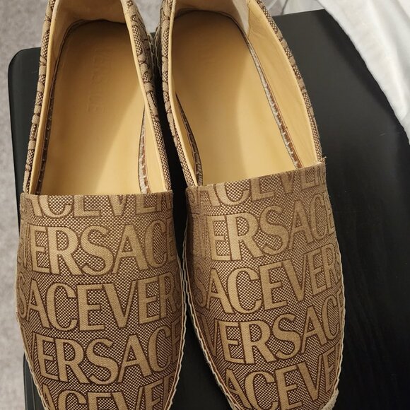 Brand new size 11 Versace Esparidelles